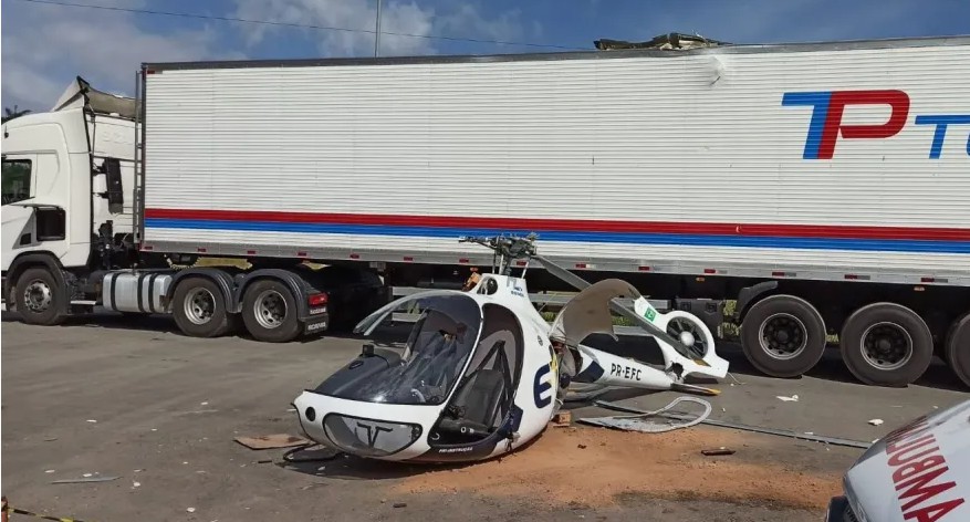 Helicóptero cai em Contagem e passageiros são resgatados com vida