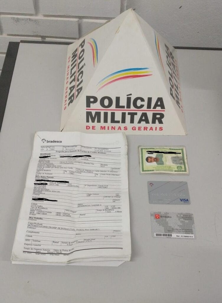 Homem foi preso e materiais frutos de falsificação foram apreendidos | Foto: PMMG/Divulgação