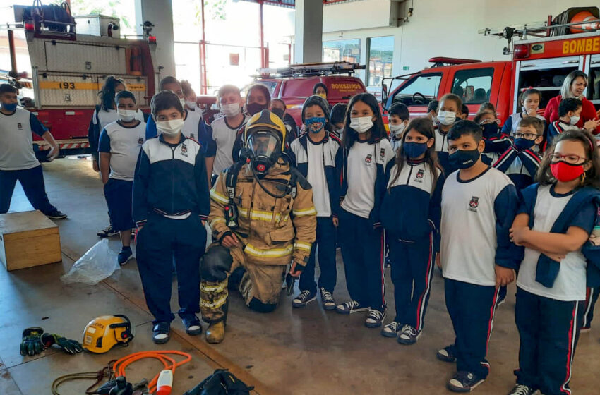 Bombeiros de Ituiutaba recebem visita de alunos da rede municipal de ensino