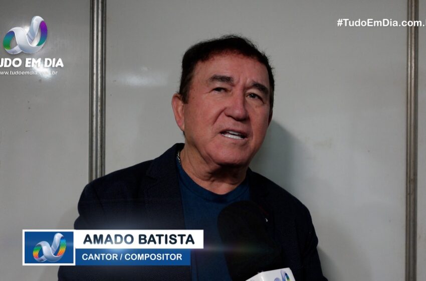Cantor Amado Batista parabeniza Capinópolis pelos 68 anos
