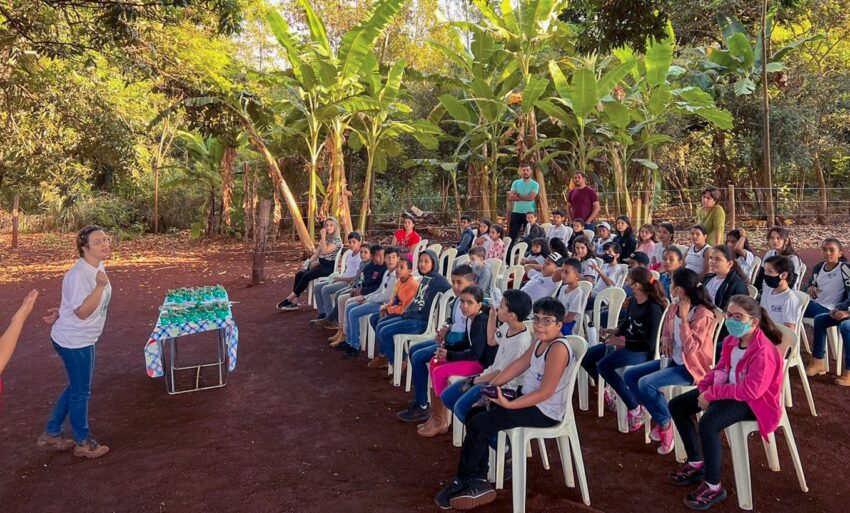 Capinópolis: alunos da escola Higino Guerra visitam viveiro da usina CRV e plantam mudas nativas