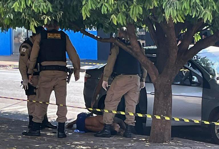 Ituiutaba: pai mata o filho com facada e deixa corpo em frente PS
