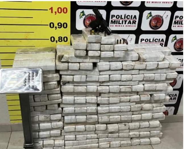 Droga estava dentro de um cômodo da chácara — Foto: Polícia Militar/Divulgação