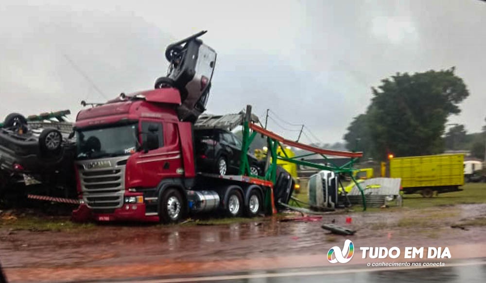 O motorista morreu após ser atingido por um caminhão que transportava pedras | Foto: Thiago Oliveira/Tudo Em Dia