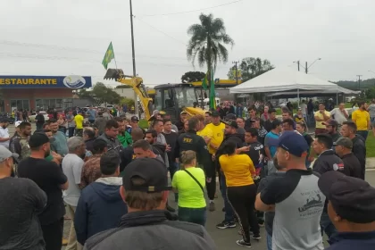 Bloqueio em rodovia de Santa Catarina nesta segunda-feira (31) — Foto: Polícia Rodoviária Federal/Divulgação