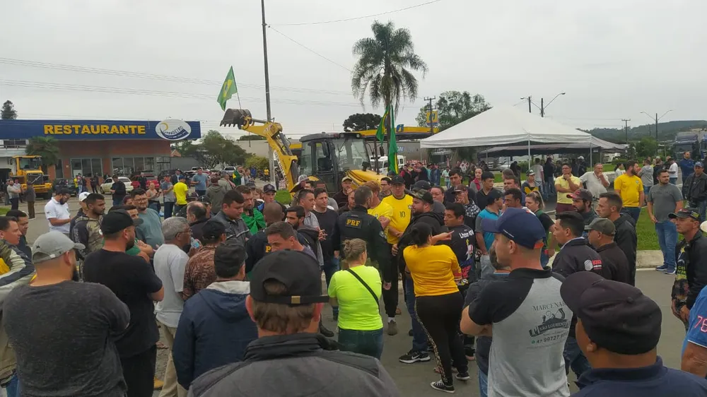 Bloqueio em rodovia de Santa Catarina nesta segunda-feira (31) — Foto: Polícia Rodoviária Federal/Divulgação