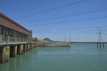 Sobradinho - A Usina Hidrelétrica de Sobradinho tem capacidade total de 1050 megawatts, mas com a falta de água só tem sido possível gerar cerca de 160 megawatts (Marcello Casal Jr/Agência Brasil)