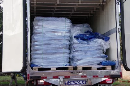 Caminhão estava carregado com 16 toneladas de carne | Foto: PMMG/Divulgação