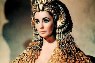 Elizabeth Taylor como Cleópatra | Reprodução/Cleópatra (1963)