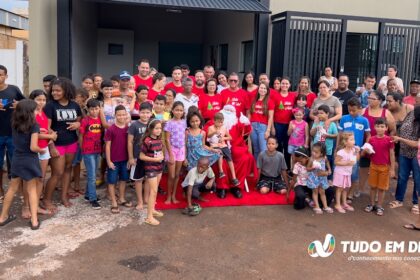 Papai Noel reuniu os integrantes do Grupo Conecta com as comunidades do Paraíso e Vale dos Sonhos | Foto: Paulo Braga