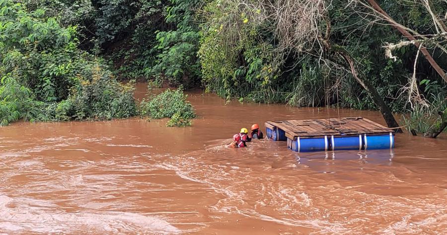 Correnteza dificulta os trabalhos de busca | Foto: Bombeiros/Divulgação