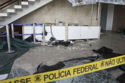 Palácio do Supremo Tribunal Federal destruído, após distúrbios antidemocráticos no ultimo domingo
