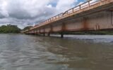 Ponte fica instalada no Rio Grande, entre Colômbia (SP) e Planura (MG)