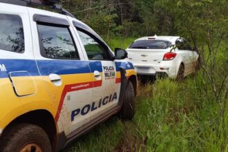 Chevrolet Cruze LT roubado no Centro de Ituiutaba foi localizado no Nova Ituiutaba | Foto: PMMG/divulgação