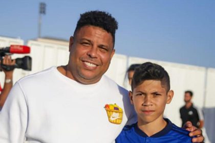 (esq) Ronaldo Fenômeno ao lado de Otávio Carlos