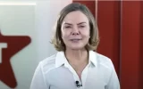 Gleisi Hoffmann posta vídeo em redes sociais antes de retorno de Bolsonaro ao Brasil
