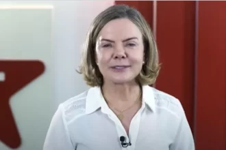 Gleisi Hoffmann posta vídeo em redes sociais antes de retorno de Bolsonaro ao Brasil
