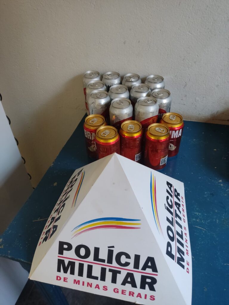 Bebidas e moedas foram levadas do bar em Ipiaçu | Foto: PMMG/Divulgação