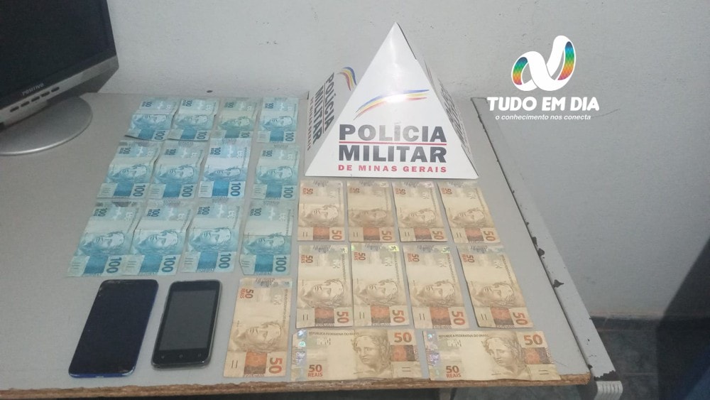 Celulares e dinheiro foram recuperados pela Polícia Militar | Foto: PMMG