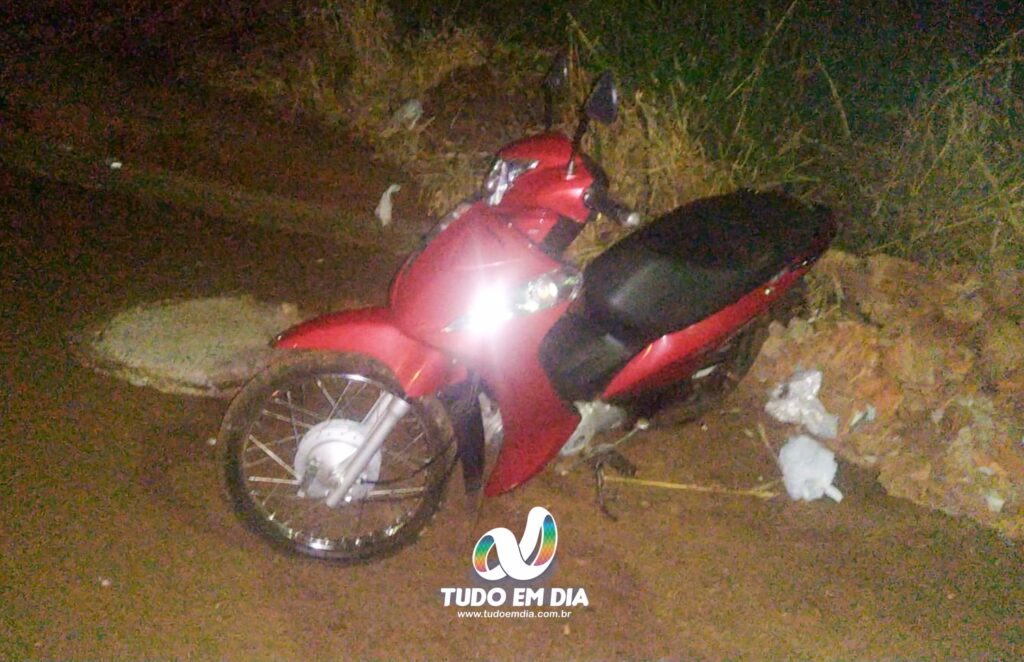 Motoneta Honda Biz foi furtada por volta 21h25 e recuperada logo em seguida pela Polícia Militar