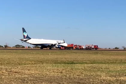 Pane em avião leva viaturas dos bombeiros ao Aeroporto de Uberaba — Foto: Corpo de Bombeiros/Divulgação