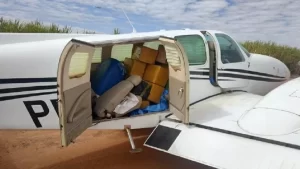 Avião que trazia 400 quilos de cocaína do Paraguai ao Brasil é interceptado