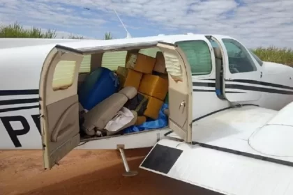 Avião que trazia 400 quilos de cocaína do Paraguai ao Brasil é interceptado