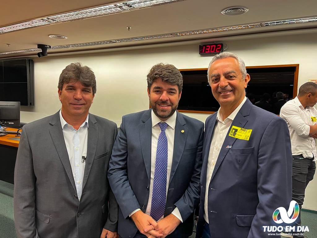 (esq) Cleidimar Zanotto, o deputado federal Zé Vitor e o prefeito de Indianópolis, Lindomar Amaro