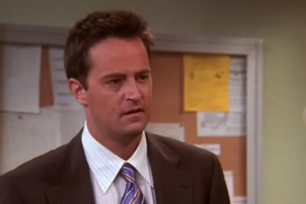 Matthew Perry interpretando o personagem Chandler na série Friends | Foto: reprodução