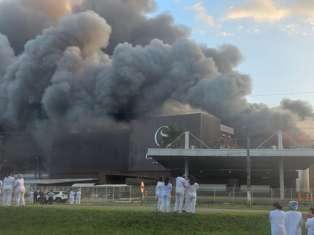 Incêndio destruiu fábrica da empresa | Foto: Reprodução