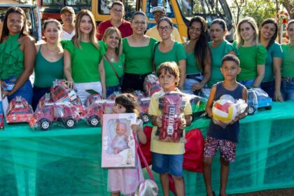 Natal mais feliz: crianças receberam brinquedos em Capinópolis