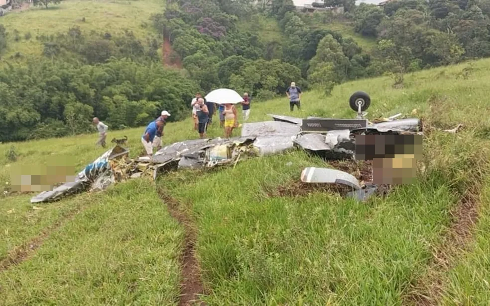 Avião cai e deixa mortos na zona rural de Itapeva, MG — Foto: Redes sociais

