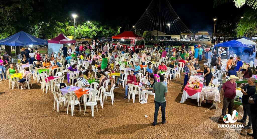 Feira Arte a Praça foi realizada na Praça João Moreira de Souza | Foto: Paulo Braga