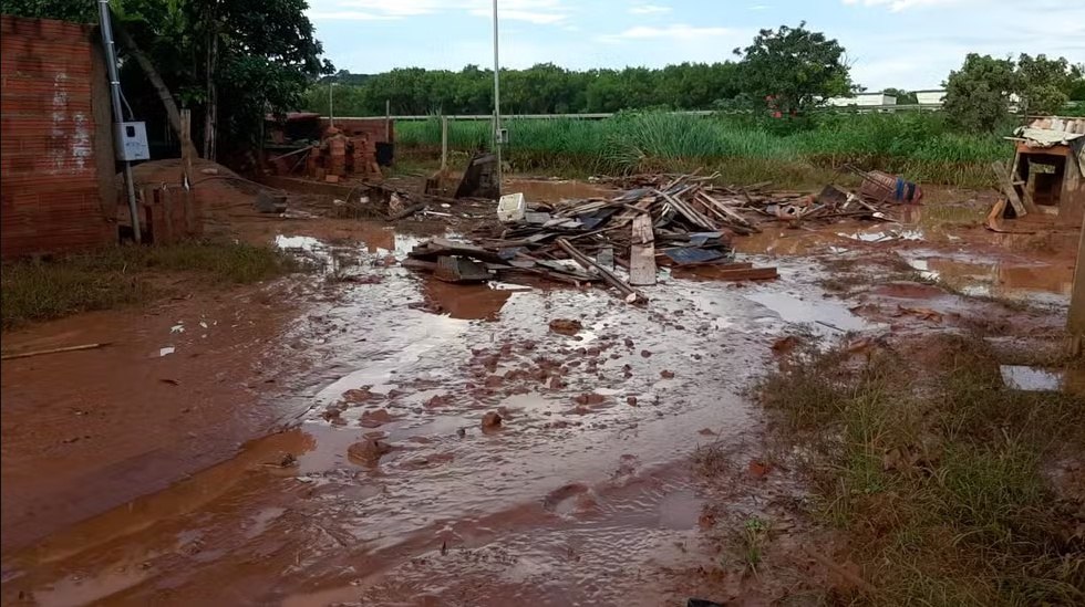 Defesa Civil continua os trabalhos nesta segunda-feira (8) — Foto: Defesa Civil/Divulgação