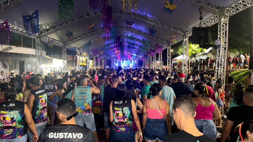 Centenas de pessoas estiveram na Praça João Moreira de Souza | Foto: Paulo Braga