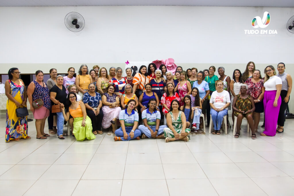 Dezenas de mulheres participaram do encontro | Foto: Paulo Braga