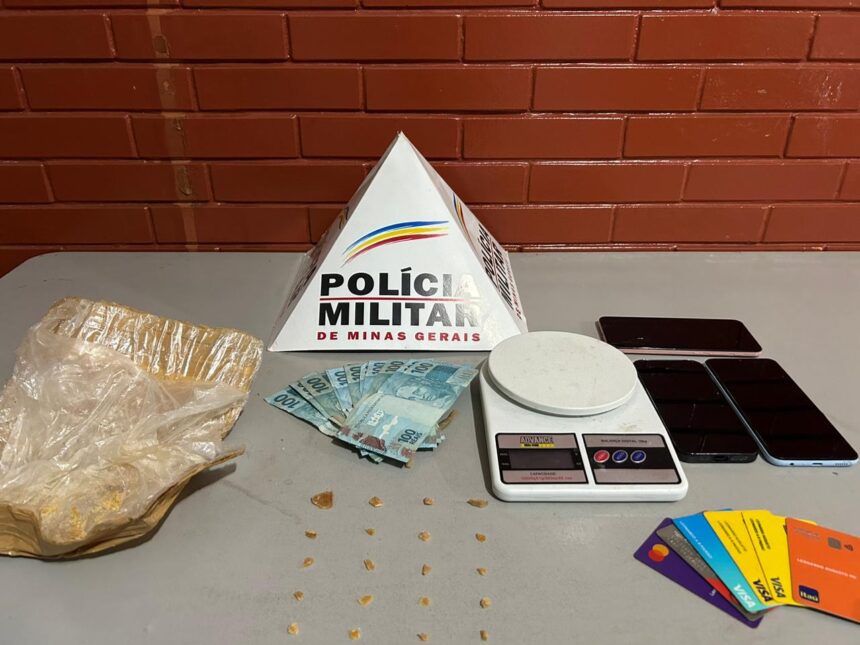Polícia Militar prende dois indivíduos por tráfico de drogas em Ituiutaba